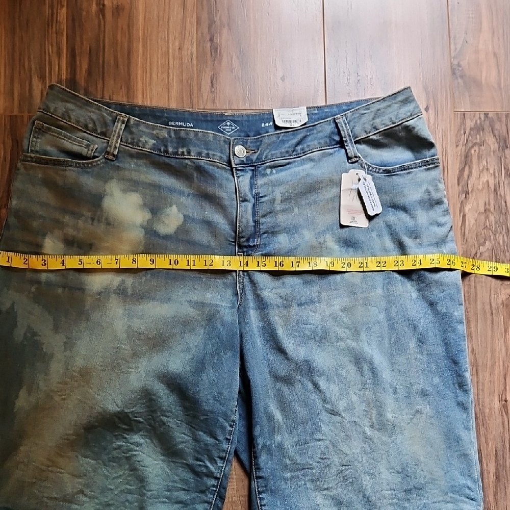 St Johns Bay Lt Blue Lagoon Reverse Bleached Mid Rise Bermuda Shorts 24W - Picture 6 of 16